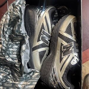 New Balance Men's Athletic Shoes in Black and Silver